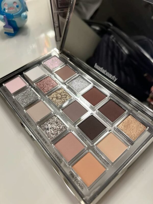 HUDA BEAUTY ICY NUDE EYESHADOW PALETTE